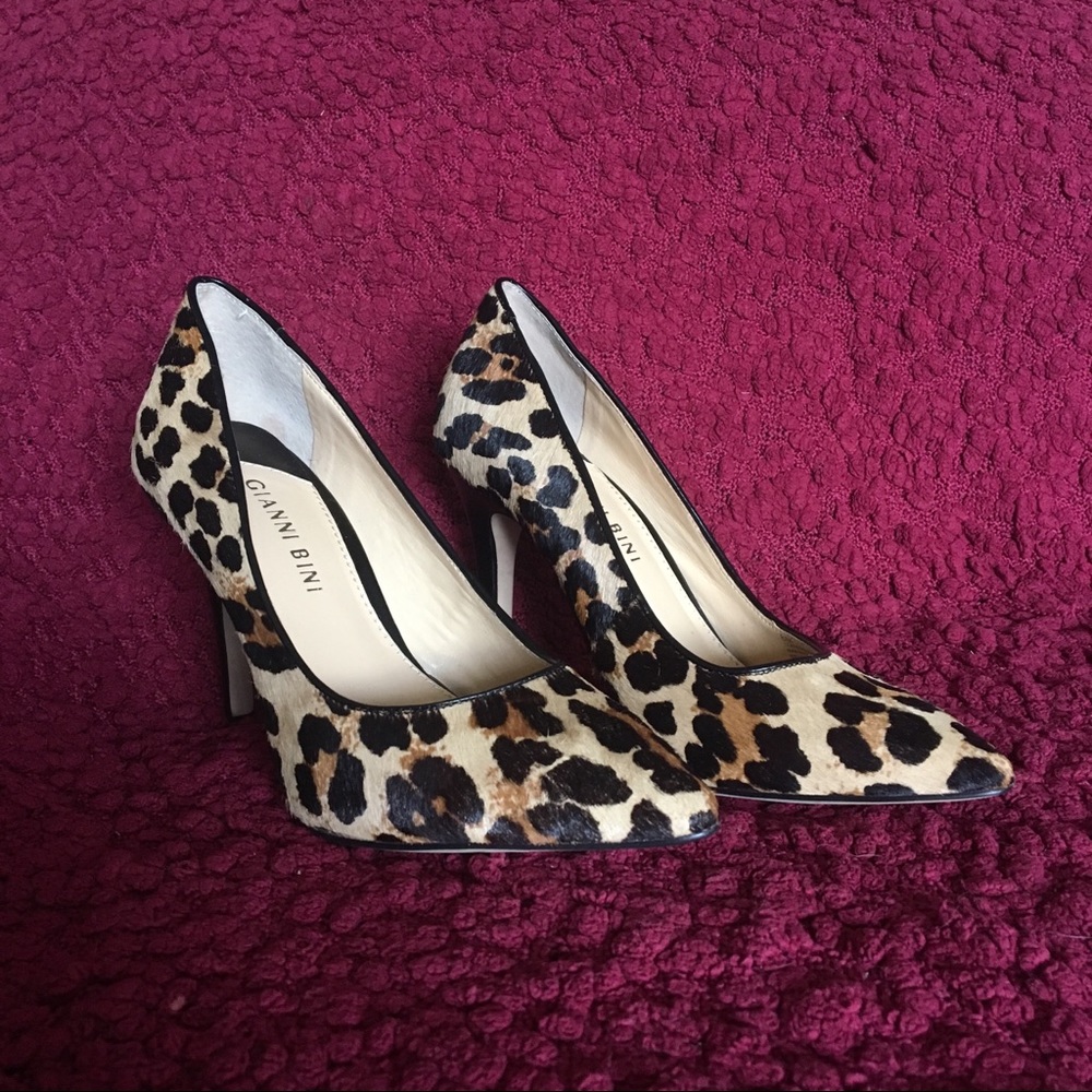 NWT Genuine Calf Hair Leopard Gianni Bini Heels